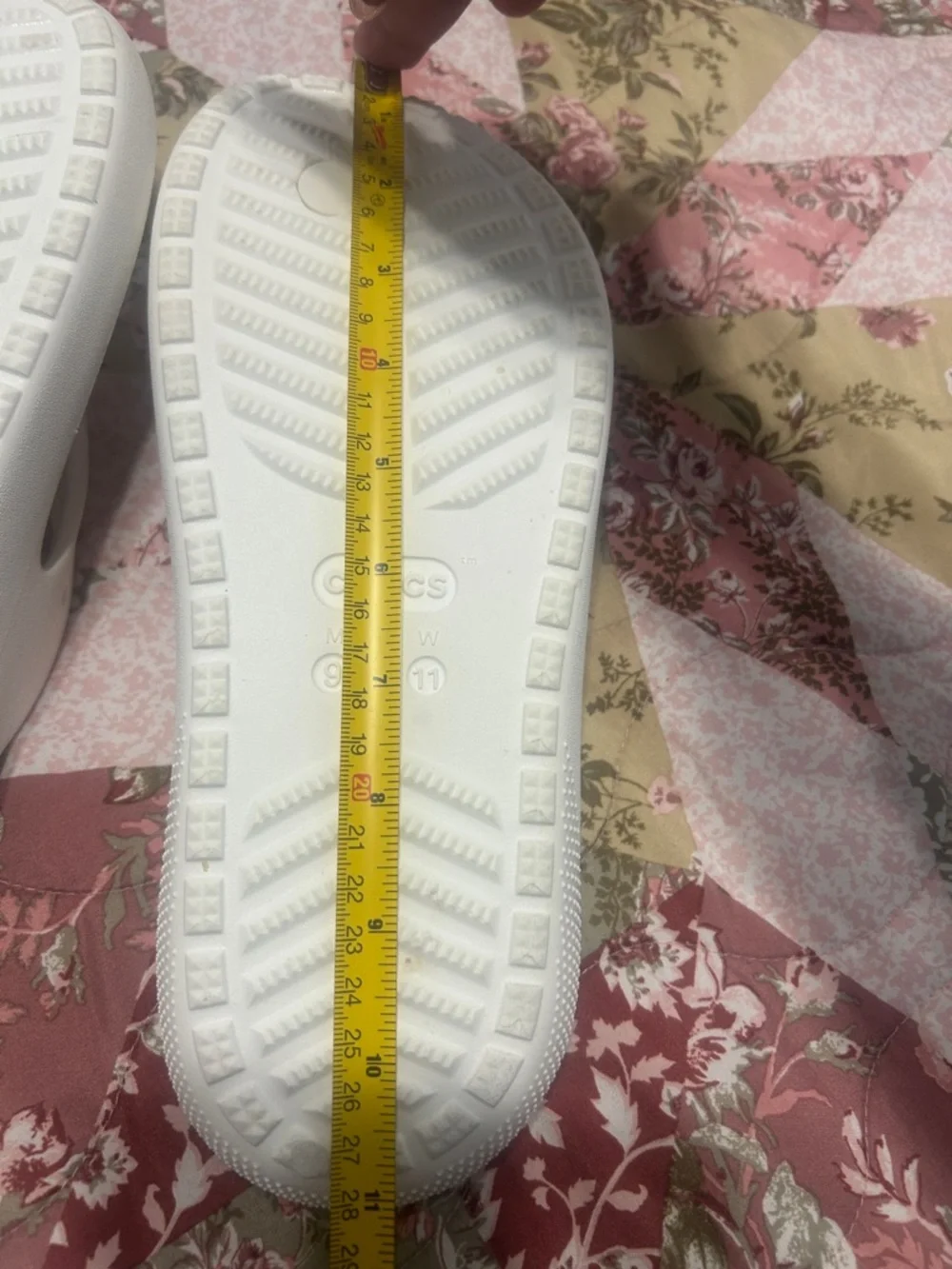 CROCS white Sandals  Unisex  M 9 W11 Comfort Slip On Lightweight Good Condition.